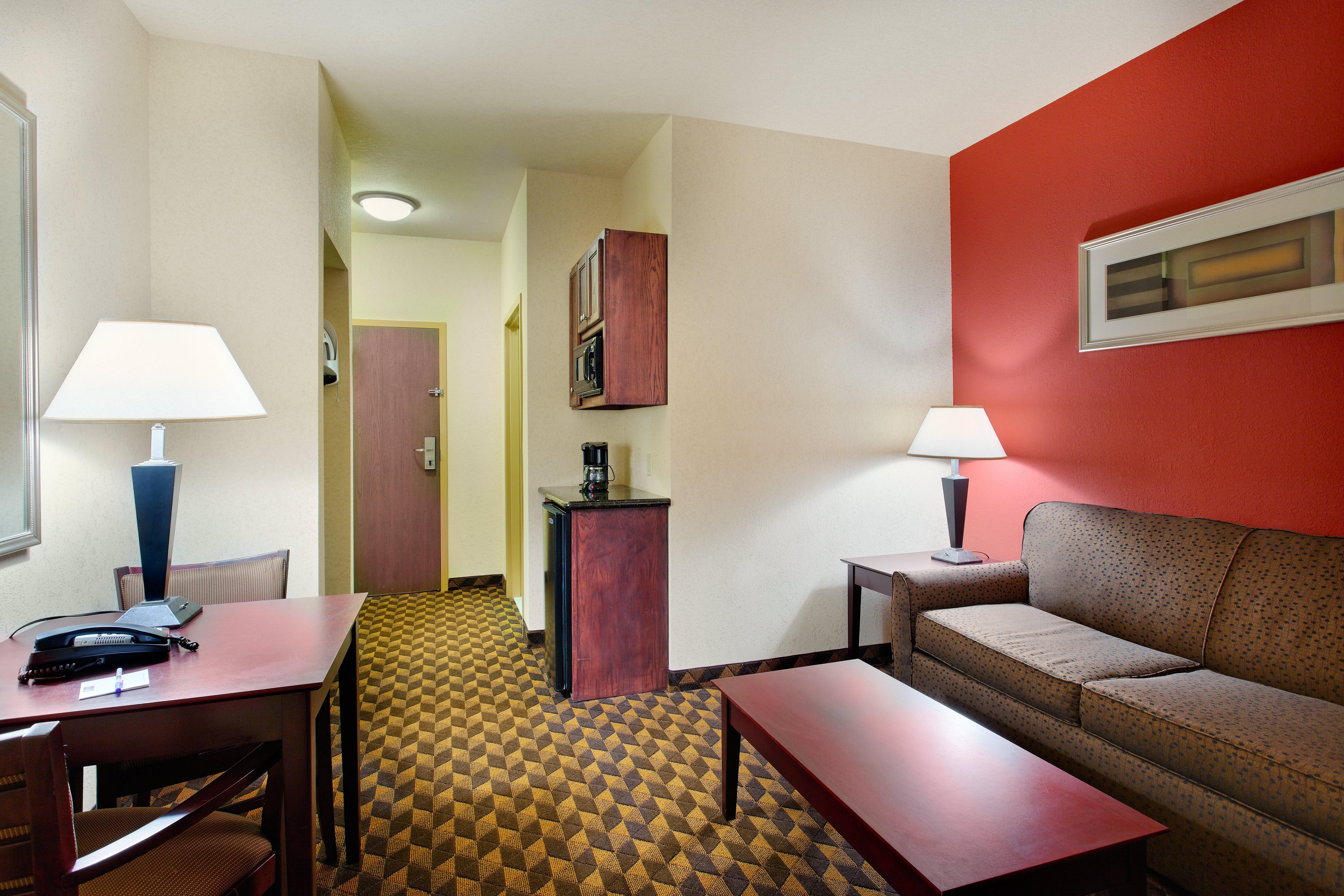 Holiday Inn Express & Suites Malvern By Ihg Exterior photo